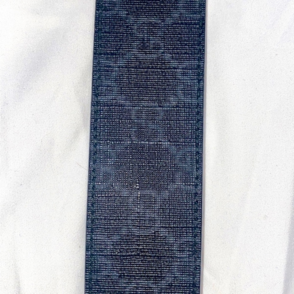 Mens Gucci belt, size 32
GG Supreme canvas belt with interlocking G buckle. - Picture 3 of 5